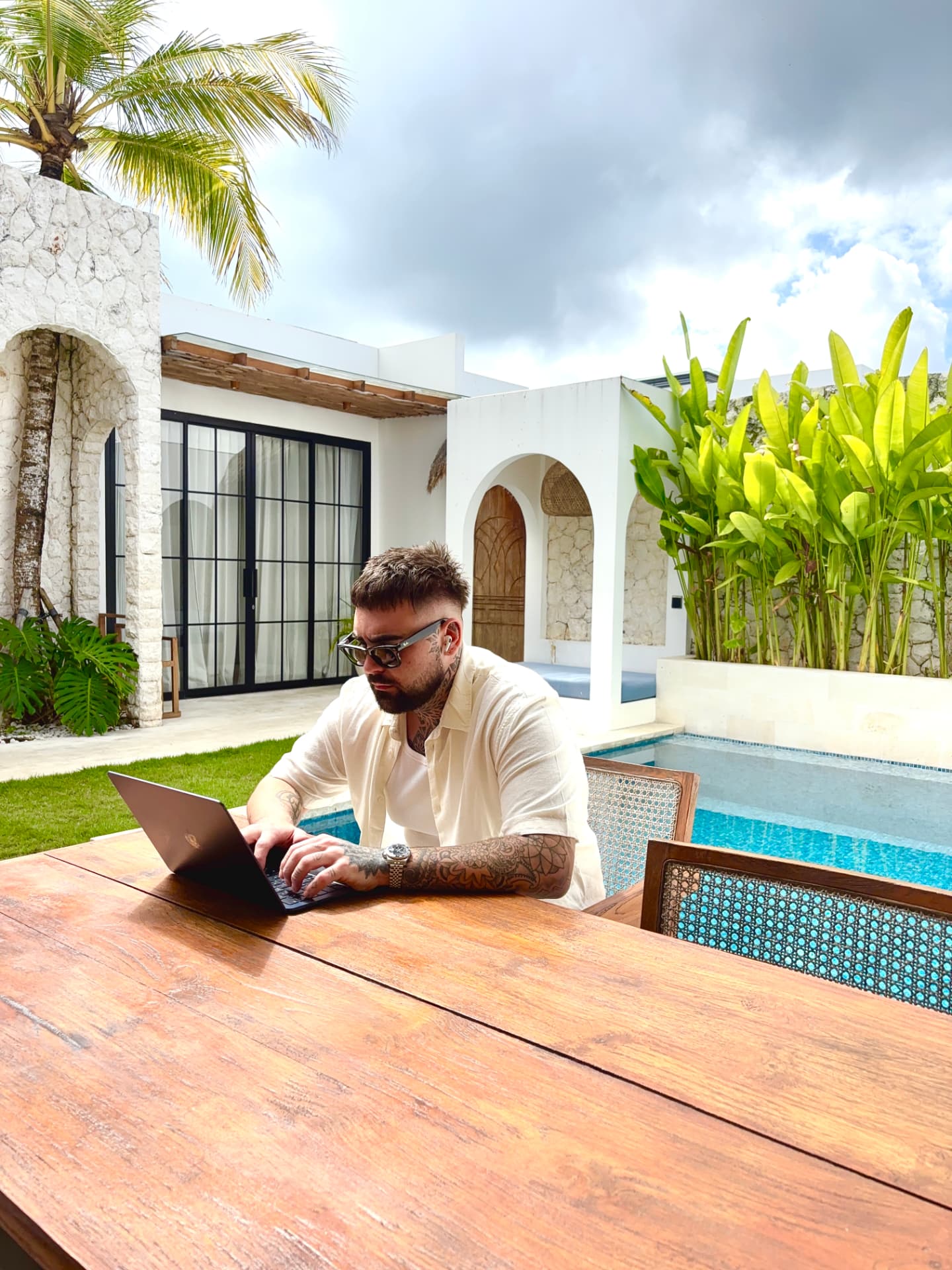 Dylan Brown of Elevate Marketing Australia working from a laptop outdoors
